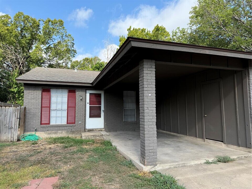 10308 Little Pebble Dr in Austin, TX - Building Photo