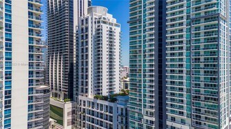 1050 Brickell Ave in Miami, FL - Building Photo