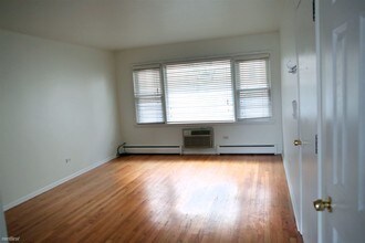 4416 N Harding Ave-Unit -Apt 8 in Chicago, IL - Building Photo - Building Photo