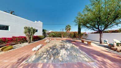 370 W Sunview Ave in Palm Springs, CA - Building Photo - Building Photo