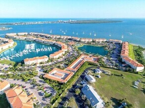 11 Harbour Isle Dr W in Fort Pierce, FL - Building Photo - Building Photo
