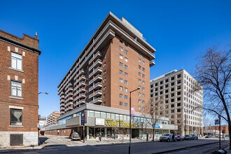 945 De Maisonneuve Boul E in Montréal, QC - Building Photo - Building Photo