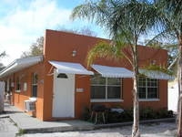 1010 Crescent Lake Dr in St. Petersburg, FL - Building Photo - Building Photo