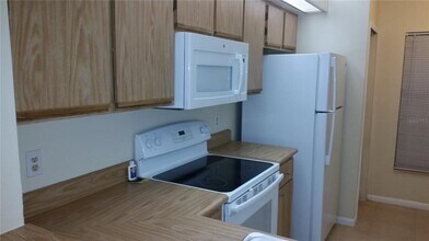 2912 S Semoran Blvd in Orlando, FL - Building Photo - Building Photo