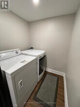 5481 Glen Erin Dr in Mississauga, ON - Building Photo - Building Photo