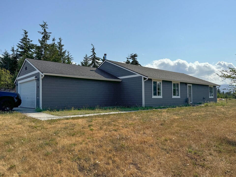 41 Saydee Ln in Port Angeles, WA - Building Photo