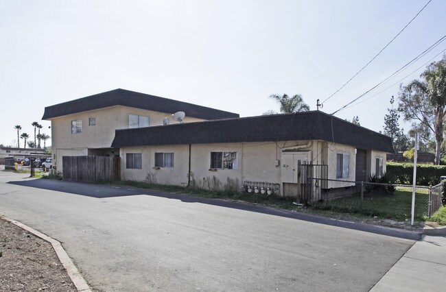 717-723 E Mission Ave in Escondido, CA - Building Photo - Building Photo