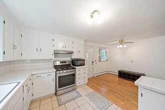 585 Washington St in Franklin, MA - Building Photo - Building Photo