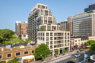 The Clairmont in Toronto, ON - Building Photo