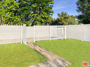 15227 Valleyheart Dr in Los Angeles, CA - Building Photo - Building Photo