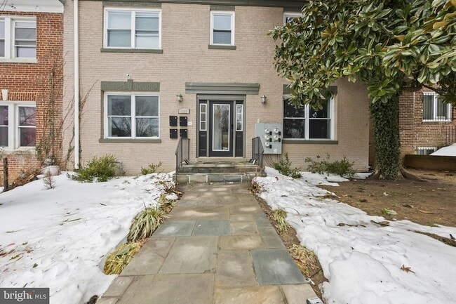1363 Childress St NE, Unit 1 in Washington, DC - Foto de edificio - Building Photo