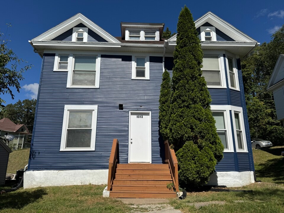 1013 E 6th St in Davenport, IA - Foto de edificio