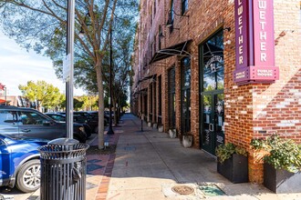 927 N Main St in Greenville, SC - Foto de edificio - Building Photo