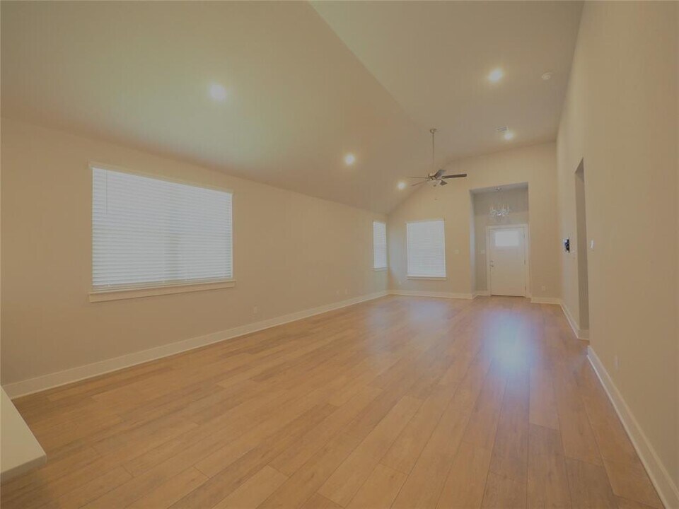 211 Pinnacle Ln in Niederwald, TX - Building Photo