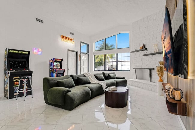 20140 NE 25th Ct in Miami, FL - Building Photo - Building Photo