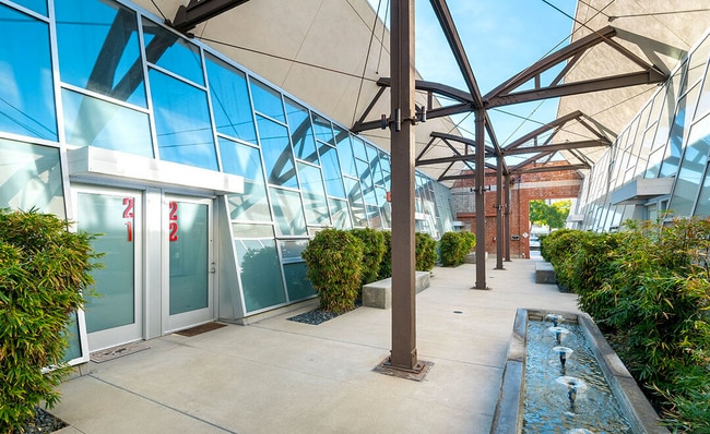 130 S Hewitt St, Unit 22 in Los Angeles, CA - Building Photo - Building Photo