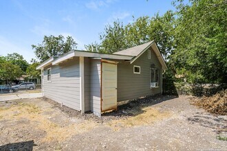 1819 San Carlos St in San Antonio, TX - Building Photo - Building Photo