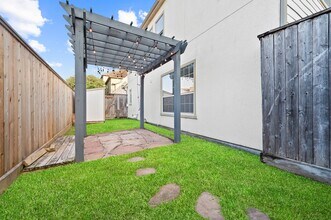 2202 Hilshire Terrace Ct in Houston, TX - Building Photo - Building Photo