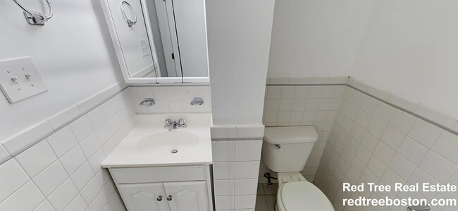 112 Queensberry St, Unit B in Boston, MA - Foto de edificio - Building Photo