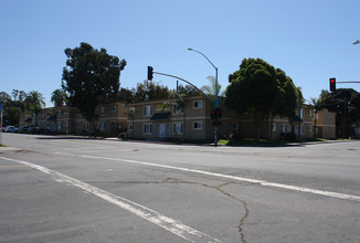 Park Crest Apartments in San Diego, CA - Building Photo - Building Photo