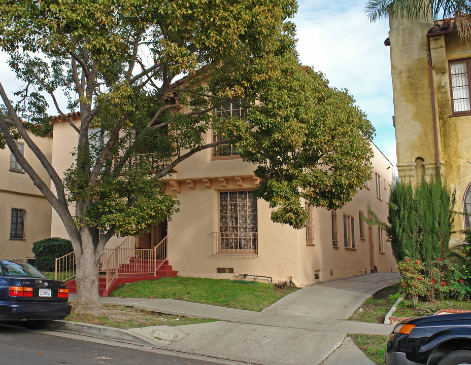 418 N Stanley Ave in Los Angeles, CA - Building Photo