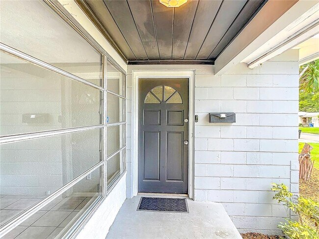 3753 Benson Ave N in St. Petersburg, FL - Building Photo - Building Photo