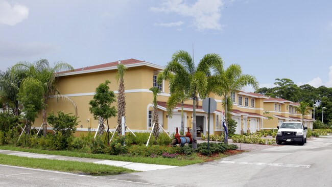 Avon Point Townhomes in North Lauderdale, FL - Foto de edificio - Building Photo