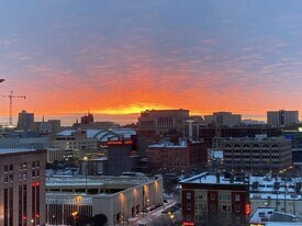 270 E Highland Ave, Unit 1046 in Milwaukee, WI - Building Photo