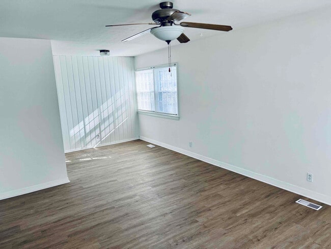 1903 Wickham Way in Louisville, KY - Foto de edificio - Building Photo