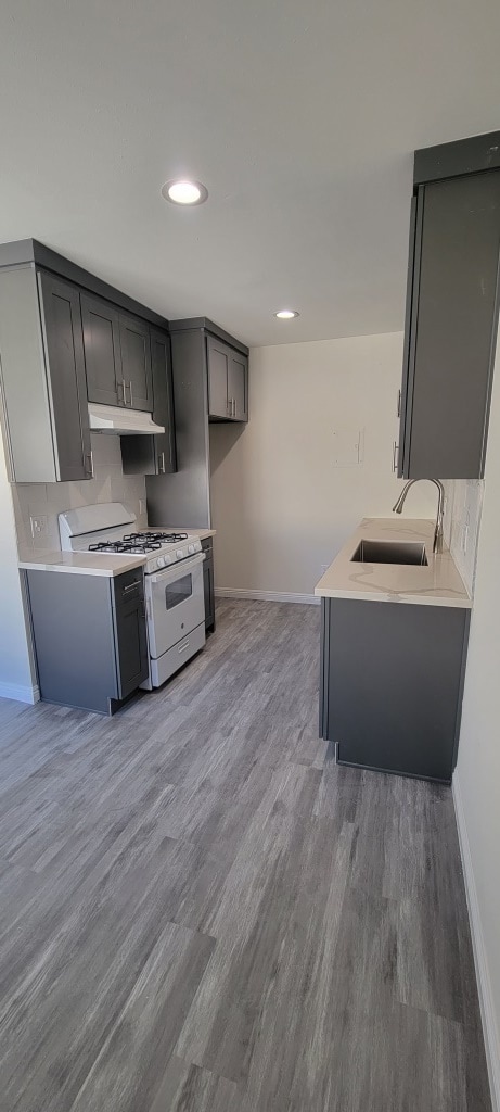 14607 Gilmore St, Unit 5