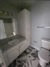 225 W McDowell Rd in Jackson, MS - Foto de edificio - Building Photo