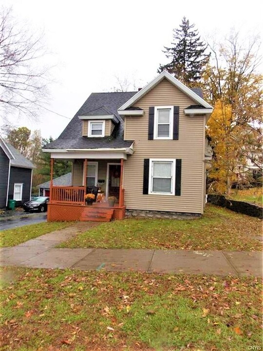 206 S James St in Carthage, NY - Building Photo