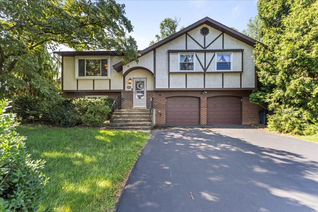 2842 Andrea Dr in Allentown, PA - Building Photo