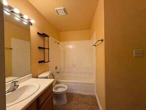 5072 S Rainbow Blvd in Las Vegas, NV - Building Photo - Building Photo