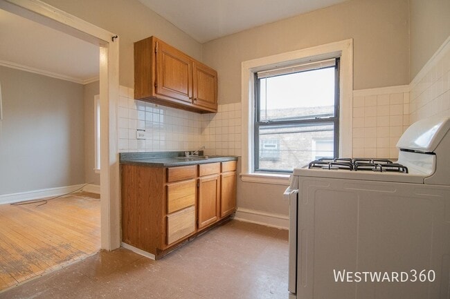 property at 6509 N Hoyne Ave