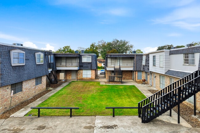 Chateau 1000 in Beaumont, TX - Foto de edificio - Building Photo