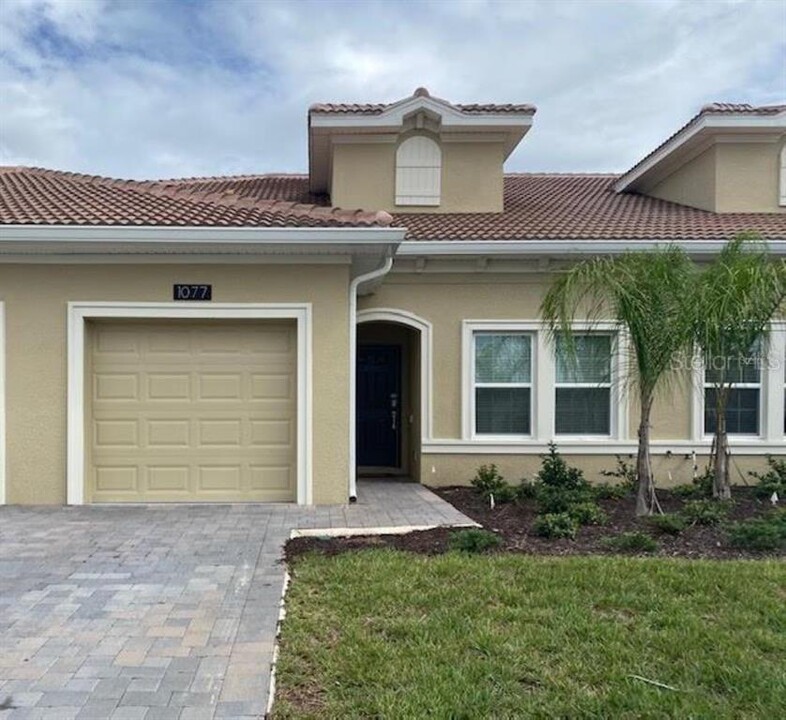 1077 Quaker Rdg Ln in Davenport, FL - Building Photo