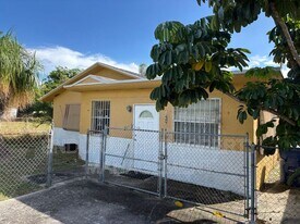 1489 Silver Beach Rd in Riviera Beach, FL - Building Photo