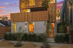 1519 Cabrillo Ave, Unit 1 in Venice, CA - Building Photo
