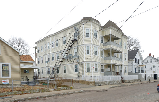 21 Highland St in Brockton, MA - Foto de edificio - Building Photo