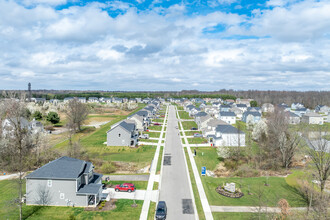 Estates at Lake Forest in Pickerington, OH - Building Photo - Building Photo