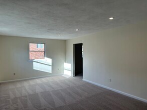 132 Edgehill Rd in Norwood, MA - Foto de edificio - Building Photo