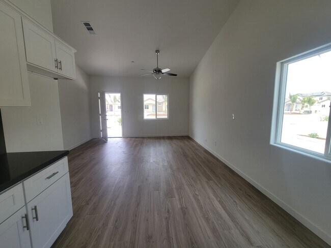 8317 Grandy St-Unit -8317 Grandy St Unit A in Bakersfield, CA - Building Photo - Building Photo
