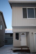 717 Blackburn Ct in Anchorage, AK - Building Photo