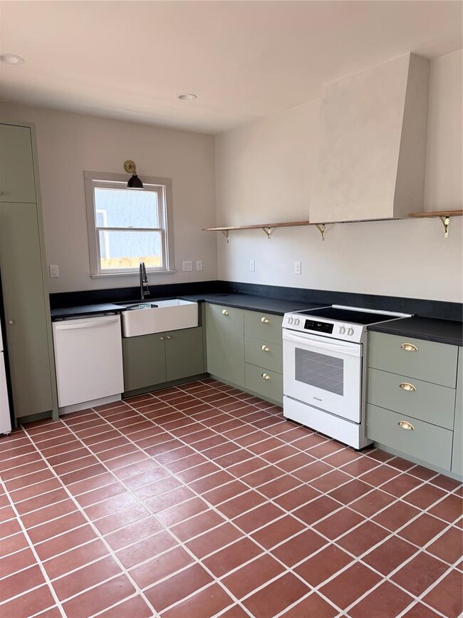 1914 W Magnolia Ave in San Antonio, TX - Building Photo - Building Photo