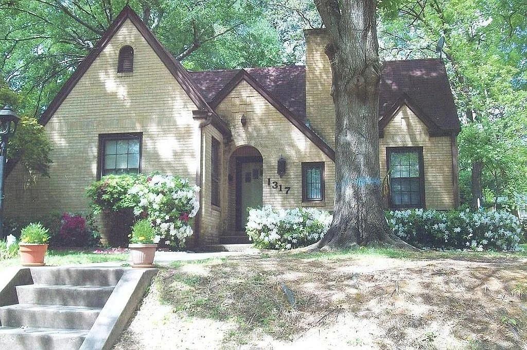 1317 S Sneed Ave in Tyler, TX - Foto de edificio
