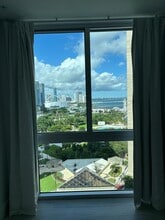 950 Brickell Bay Dr, Unit 2214 in Miami, FL - Building Photo - Building Photo