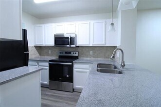 605 Carriagehouse Ln in Garland, TX - Building Photo - Building Photo