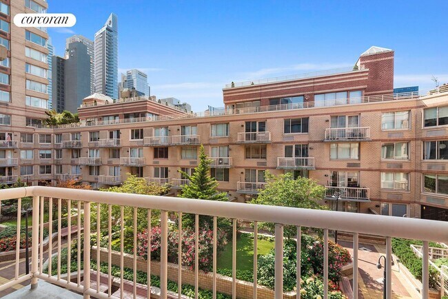 393 W 49th St in New York, NY - Building Photo - Building Photo