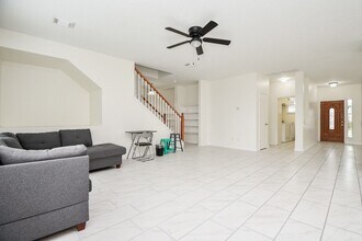 9641 Weldridge Dr in Sugar Land, TX - Building Photo - Building Photo